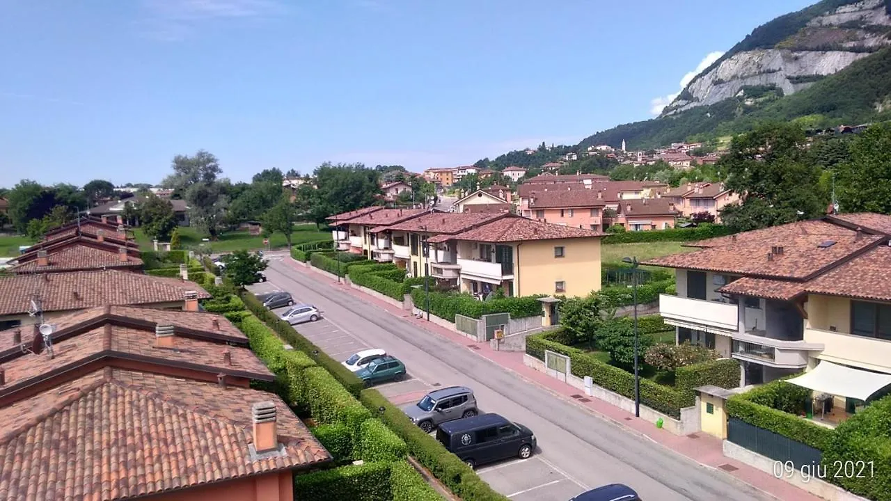 Cornizzolo Bed Breakfast Hostel Suello Italy