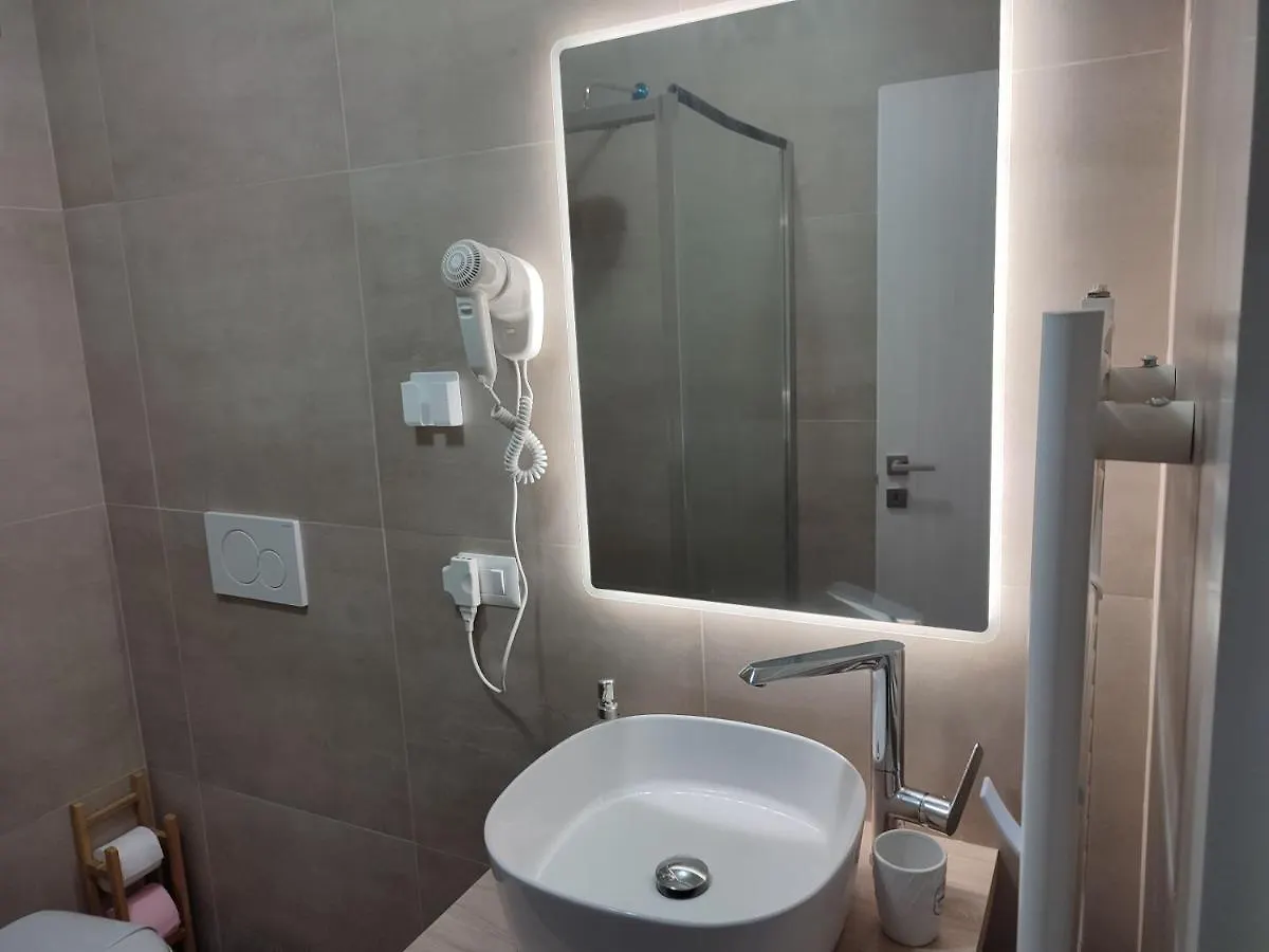 Cornizzolo Bed Breakfast Suello Hostel