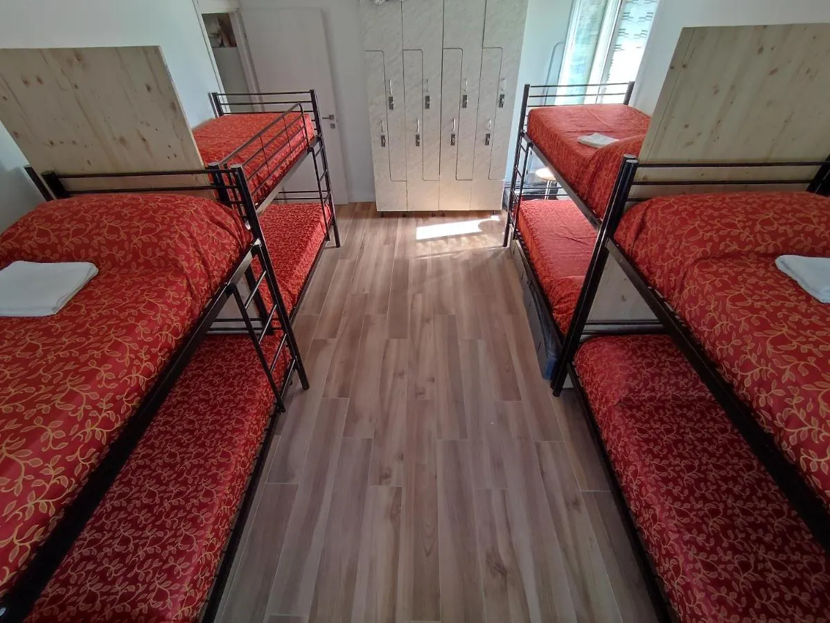 Hostel Cornizzolo Bed Breakfast Suello Italy