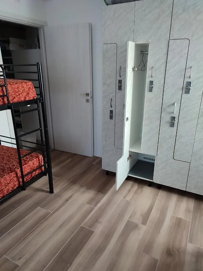 Hostel Cornizzolo Bed Breakfast Suello